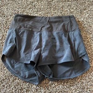 Lululemon Speed up high rise 2.5in shorts. Size 6